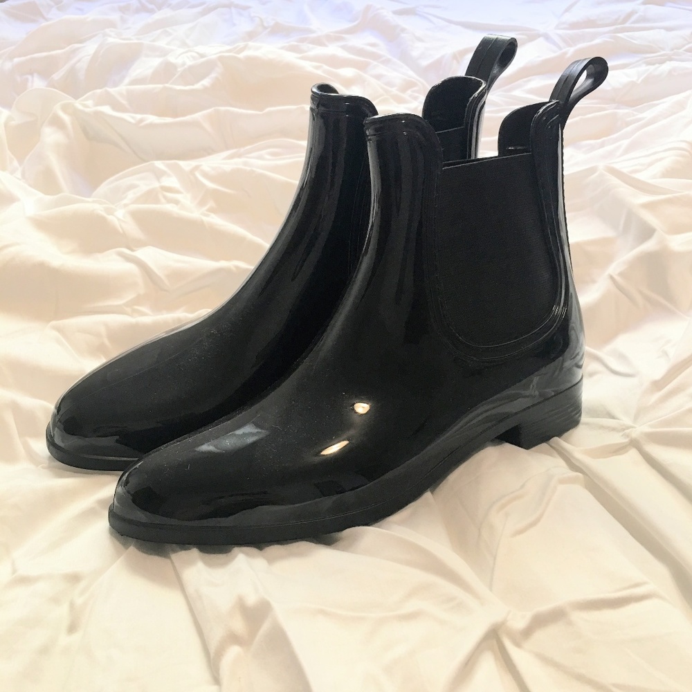 Black chelsea rain boots size 9